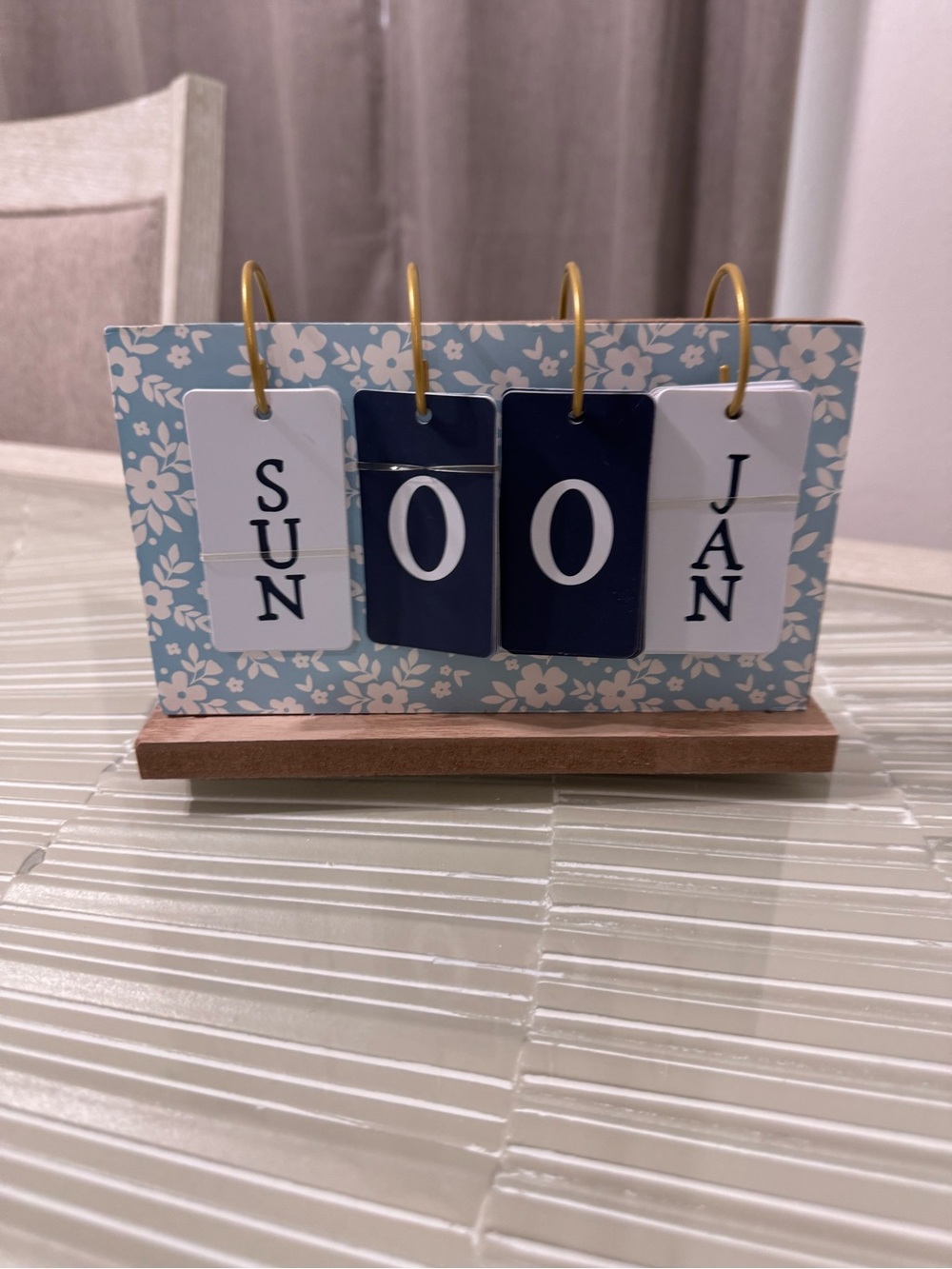 Vintage-Style Perpetual Desk Calendar - Blue & White